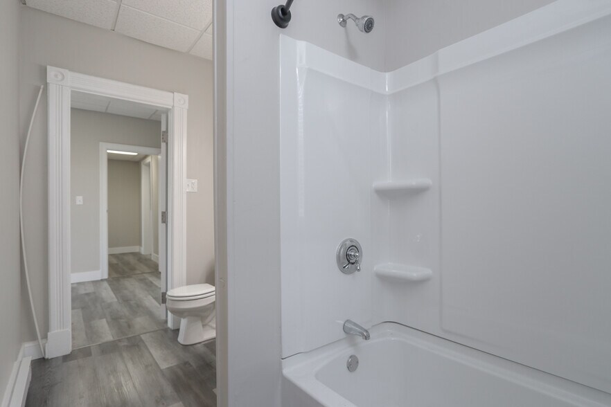 More Photos Of 939-941 E Columbus Ave, Springfield Office For Sale