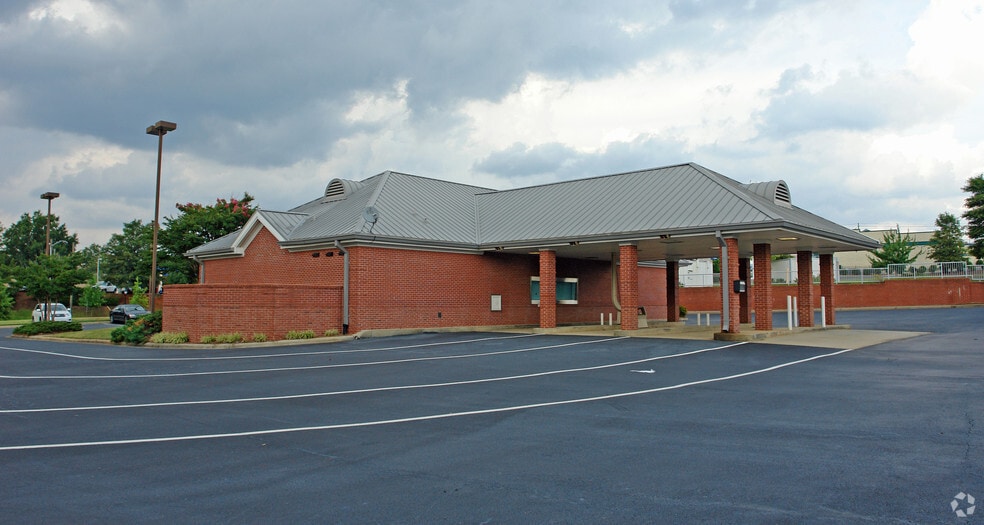 More Photos Of 800 E Arrowood Rd, Charlotte Bank For Sale