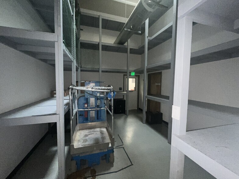 More Photos Of 211 Fern St, Santa Cruz Showroom For Sale