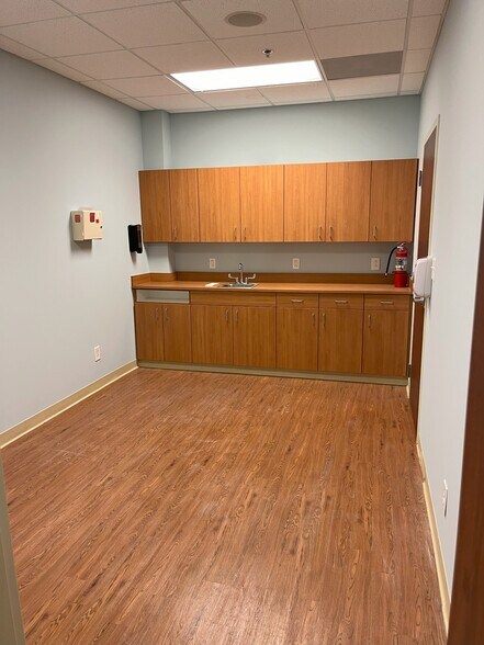 More Photos Of 1328 N Lake Park Blvd, Carolina Beach Medical For Lease