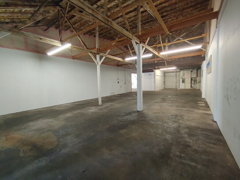More Photos Of 715 5th St E, Bradenton Warehouse For Lease