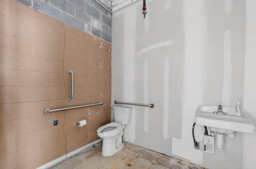 More Photos Of 439-489 N Cannon Blvd, Kannapolis Unknown For Lease