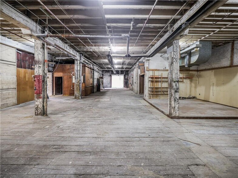 More Photos Of Ahlers Way, Pittsburgh Warehouse For Lease