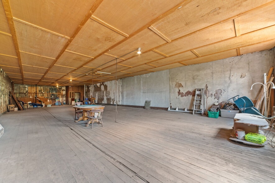 More Photos Of 115 N Queen St, Kinston General Retail For Sale