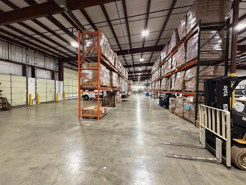 More Photos Of 3310 Middlebury St, Elkhart Manufacturing For Lease