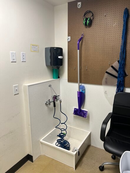 More Photos Of 2057-2059 S Randolph Ave, Saint Paul Storefront Retail Residential For Lease