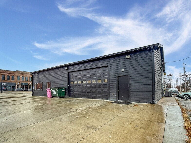 More Photos Of 204 S Main St, Woodward General Retail For Sale