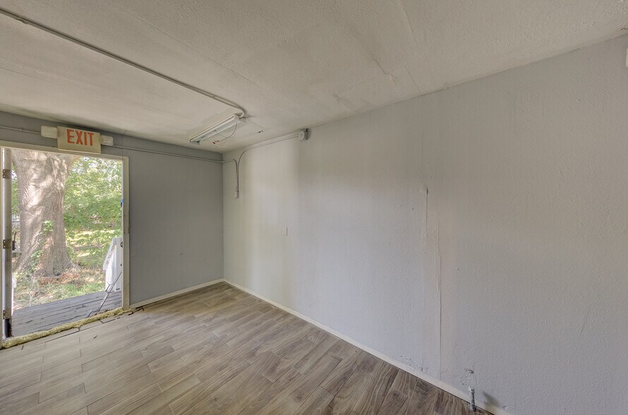 More Photos Of 8002-8004 Homestead, Houston Freestanding For Sale