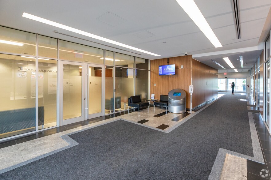 More Photos Of 7025 Langer Dr, Mississauga Office For Lease