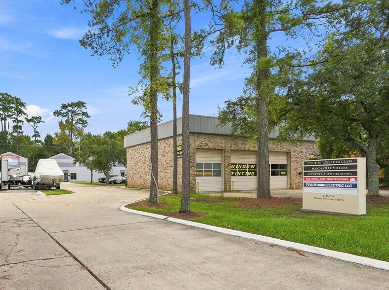 More Photos Of 711 N Causeway Blvd, Mandeville Flex For Lease