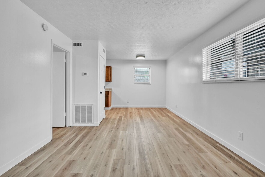 More Photos Of 211 Elyria Dr, Knoxville Apartments For Sale