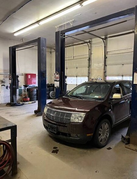 More Photos Of 3313 Seneca Tpke, Canastota Service For Sale