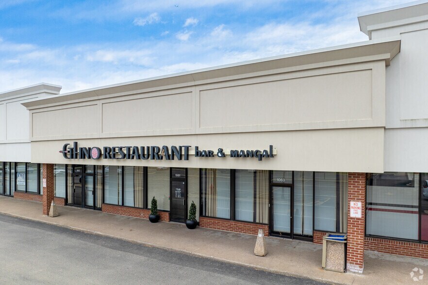 More Photos Of 1041-1073 Lake Cook Rd, Wheeling Storefront For Lease