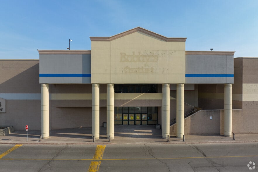 More Photos Of 2900 Steeles Ave E, Markham General Retail For Lease