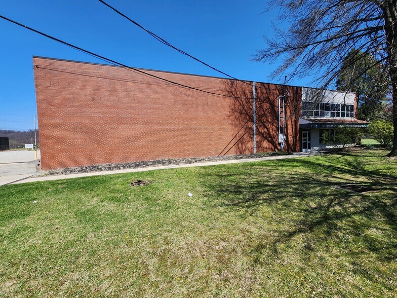 More Photos Of 495 Nixon Rd, Cheswick Manufacturing For Lease