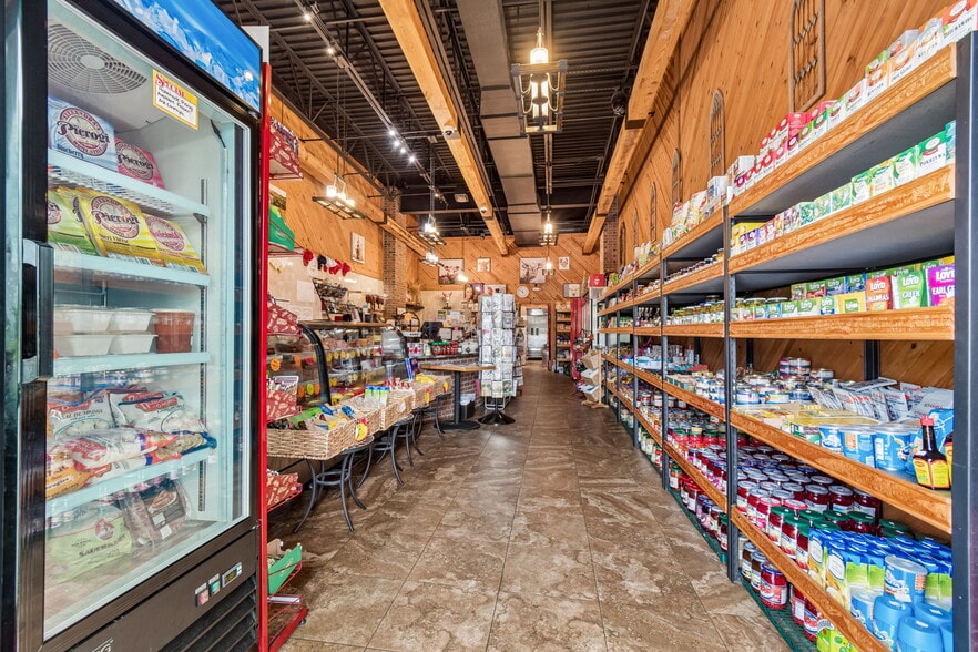 More Photos Of 3007 Commercial Way, Spring Hill Restaurant For Sale