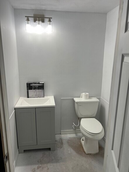 More Photos Of 17111 Highway 242, Conroe Self Storage For Lease