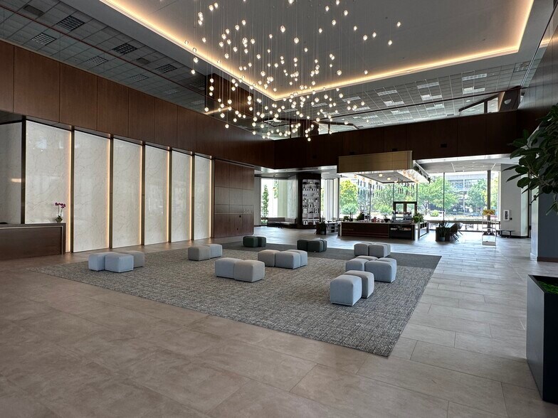 More Photos Of 500 W Jefferson St, Louisville Office For Lease