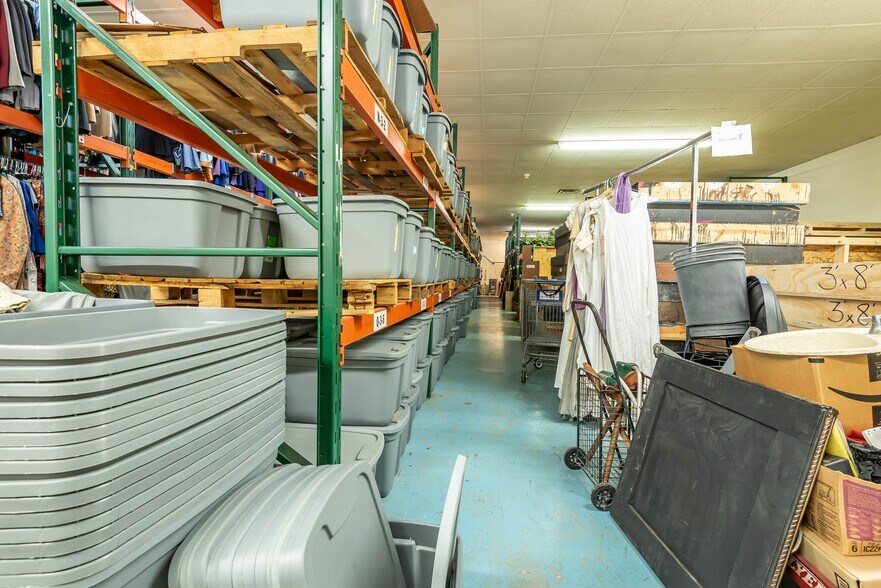 More Photos Of 1430 Willis Dr, Bloomington Warehouse For Sale