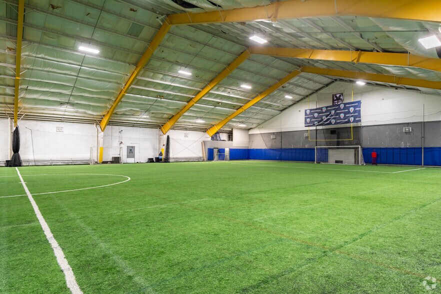 More Photos Of 8 Cornwall Ct, East Brunswick Freestanding For Lease