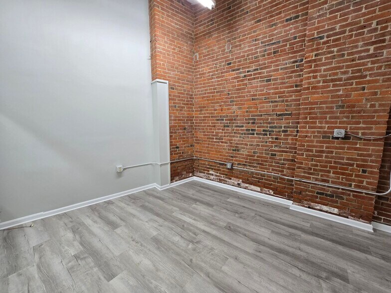 More Photos Of 1667 E 40th St, Cleveland Loft Creative Space For Sale