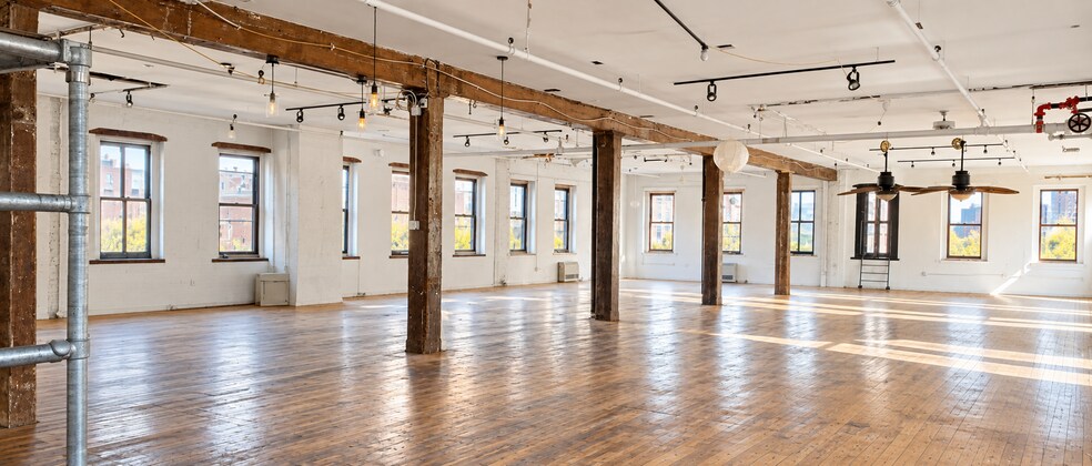 More Photos Of 235 Berry St, Brooklyn Apartments For Lease