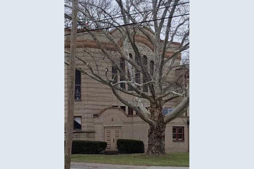 More Photos Of 329 E Moody Ave, New Castle Religious Facility For Sale