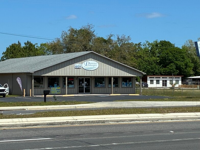 Primary Photo Of 3480 Gulf Breeze Pky, Gulf Breeze General Retail For Sale