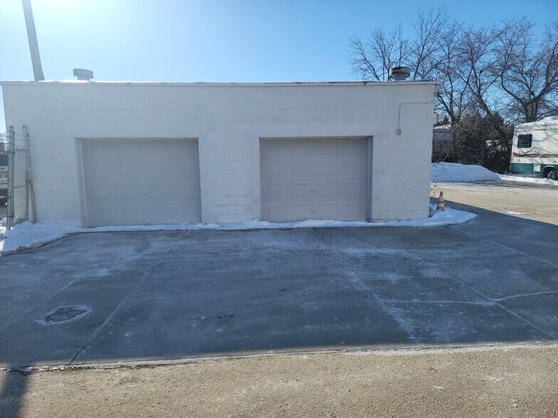 More Photos Of 6039 S Howell Ave, Milwaukee Light Manufacturing For Lease