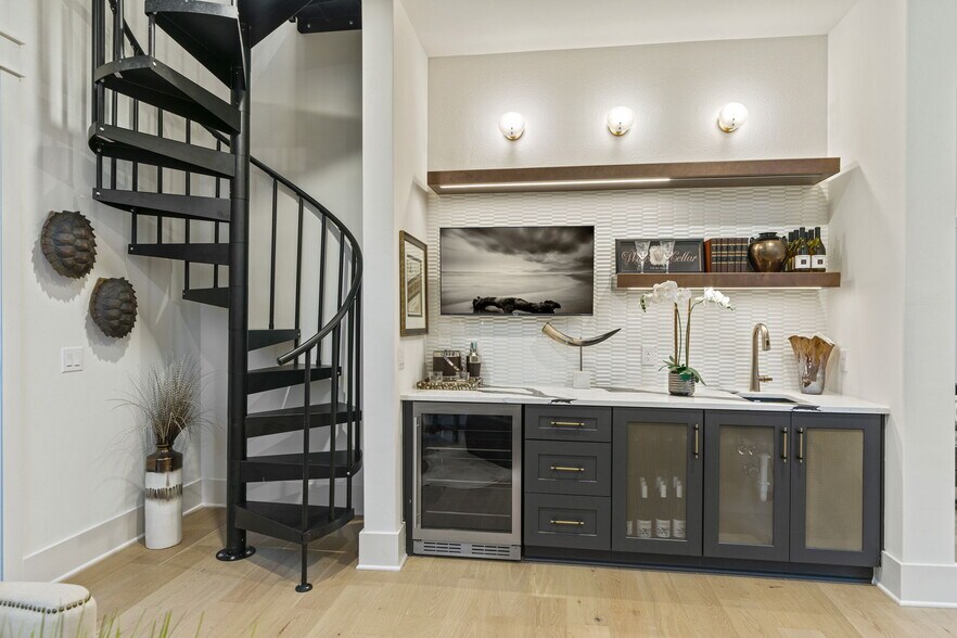 More Photos Of 7505 E US Highway 290, Johnson City Flex For Sale