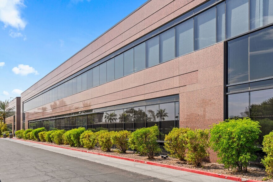More Photos Of 3333 E Camelback Rd, Phoenix Office For Lease