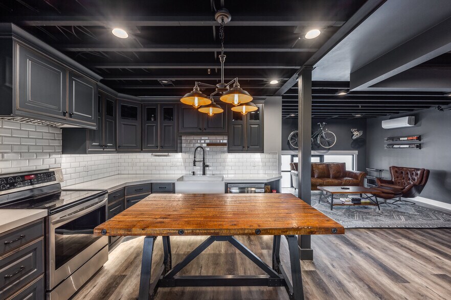 More Photos Of 4554 Forestdale Dr, Park City Light Manufacturing For Sale