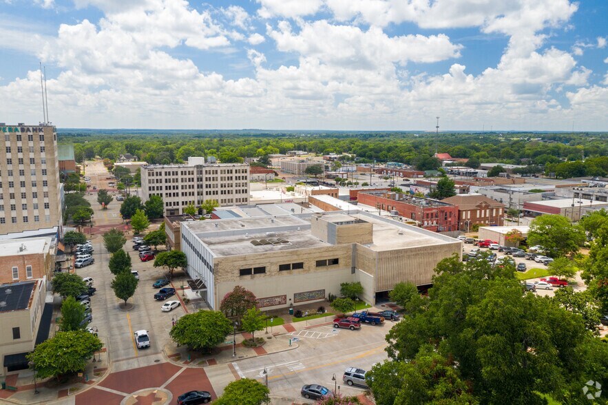 More Photos Of 140 E Tyler St, Longview Office For Lease
