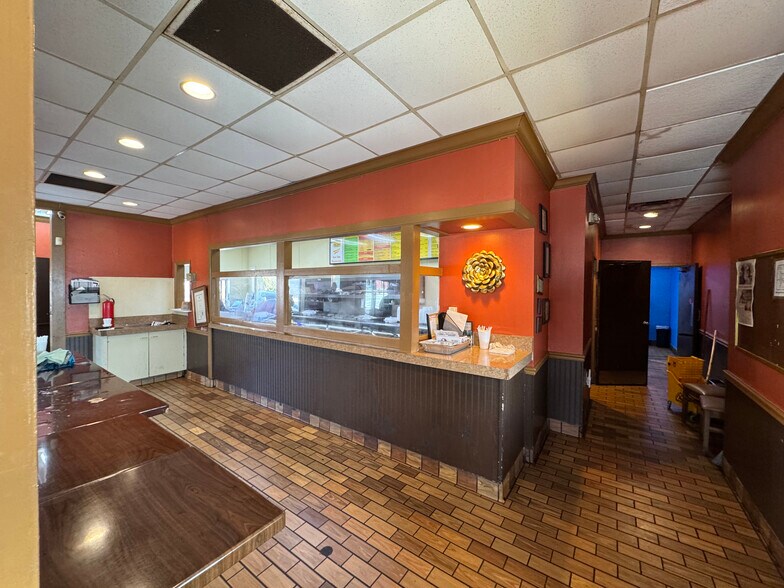 More Photos Of 6814 Highway 85, Riverdale Freestanding For Sale