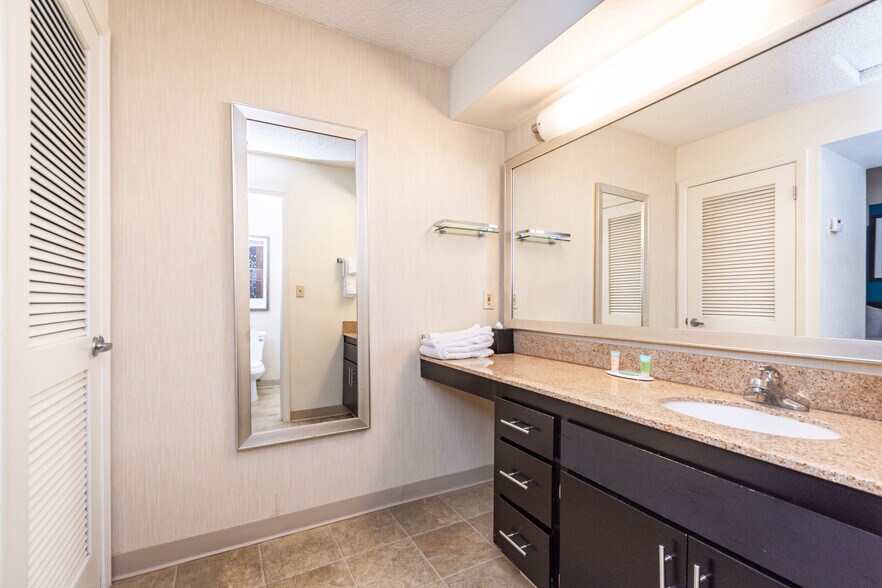 More Photos Of 1530 Howe Ave, Sacramento Hotel For Sale