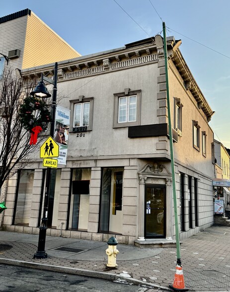 Primary Photo Of 201 Ferry St, Newark Storefront Retail Office For Lease