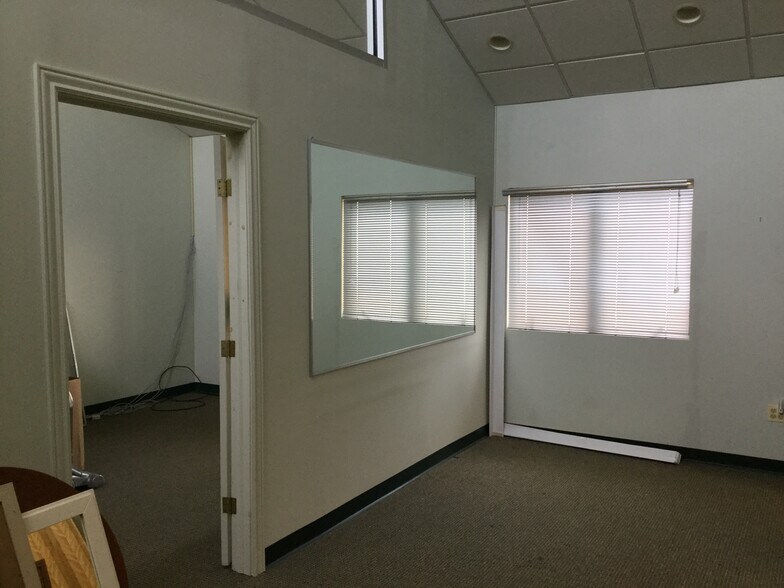 More Photos Of 410 Bergen Blvd, Palisades Park Storefront Retail Office For Lease