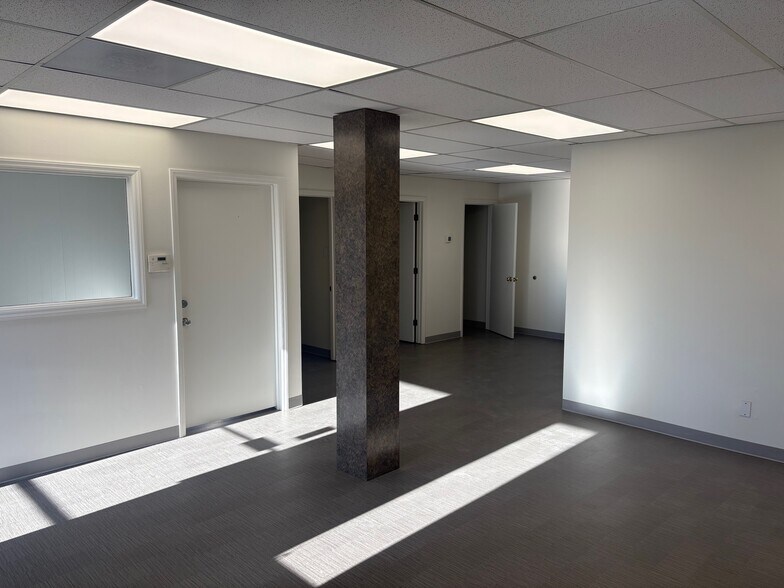 More Photos Of 515-517 Enterprise Dr, Charlotte Warehouse For Lease