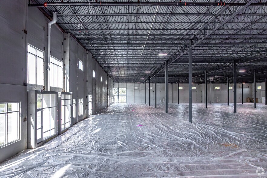 More Photos Of N53W25374 Highlands Court, Sussex Distribution For Lease