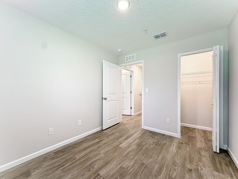 More Photos Of 6421 Breezy Oaks Way, Jacksonville Apartments For Sale