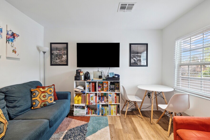 More Photos Of 8228 Oak St, New Orleans Office For Sale