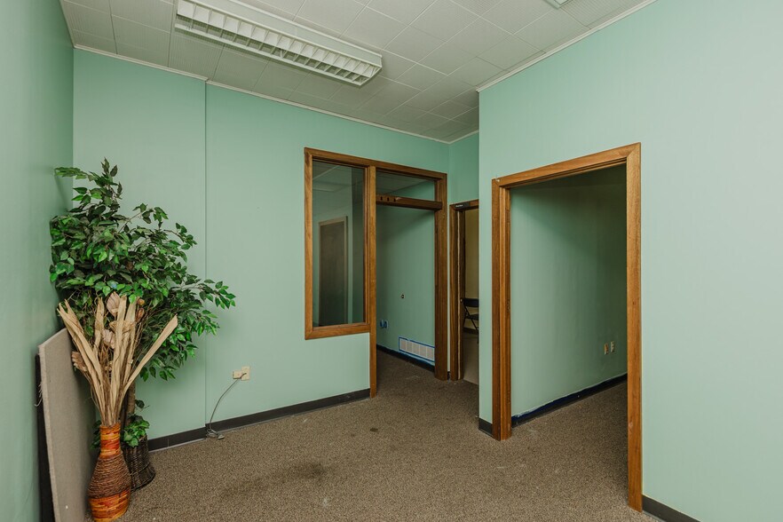 More Photos Of 724 N Main St, Newton Storefront For Sale