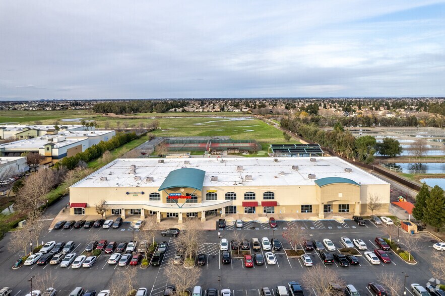 More Photos Of 8569 Bond Rd, Elk Grove Health Club For Lease