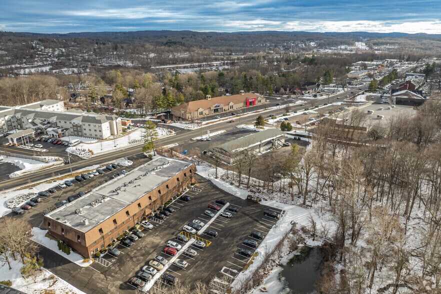 More Photos Of 304 Federal Rd, Brookfield Office For Lease
