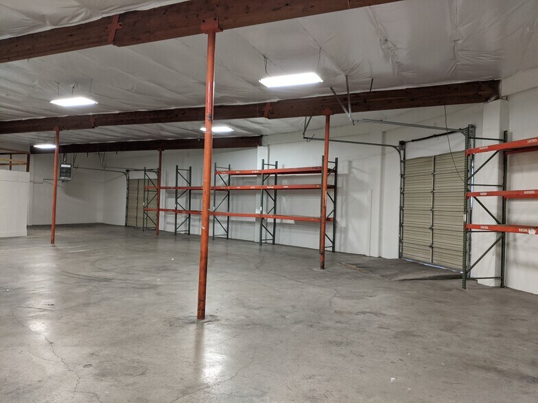 More Photos Of 3317-3325 NW Yeon Ave, Portland Warehouse For Lease