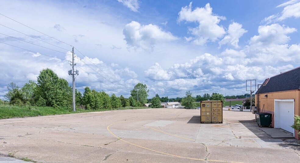 More Photos Of 1630 Commercial St, Warsaw Restaurant For Sale