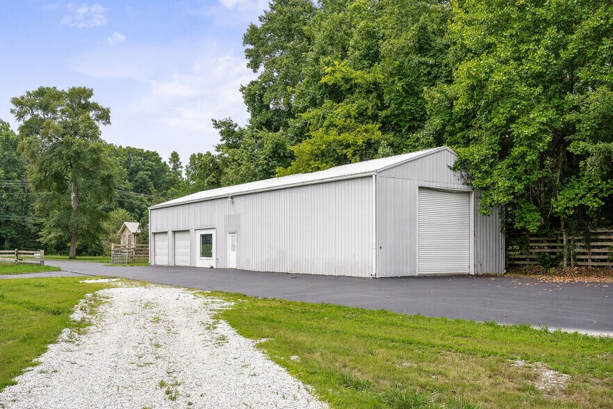 More Photos Of 1499 W Whitehall Rd, Cookeville Light Distribution For Sale