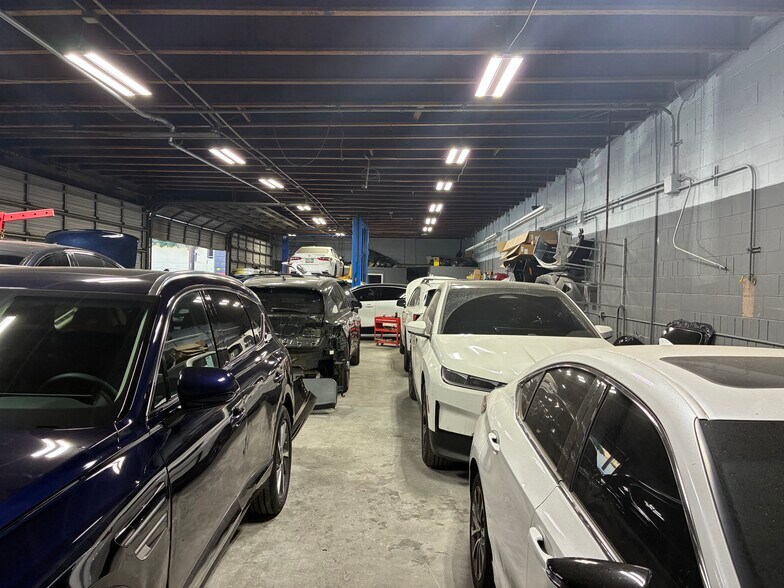 More Photos Of 12677 San Fernando Rd, Sylmar Auto Repair For Lease
