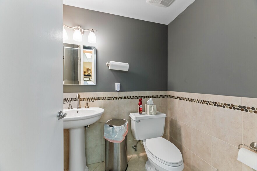 More Photos Of 11 Clyde Rd, Somerset Office For Sale
