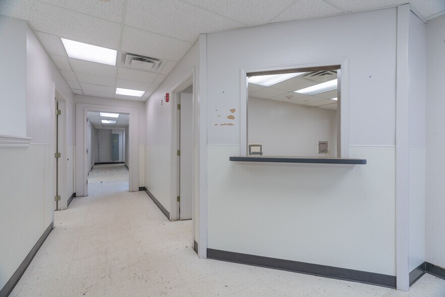 More Photos Of 525 S. Wilson St., Vinita Medical For Sale